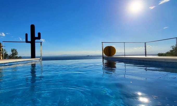 Almadraba-Canyelles Chalet De Esquí | Villa Alco en Roses con vistas preciosas del mar AV-68