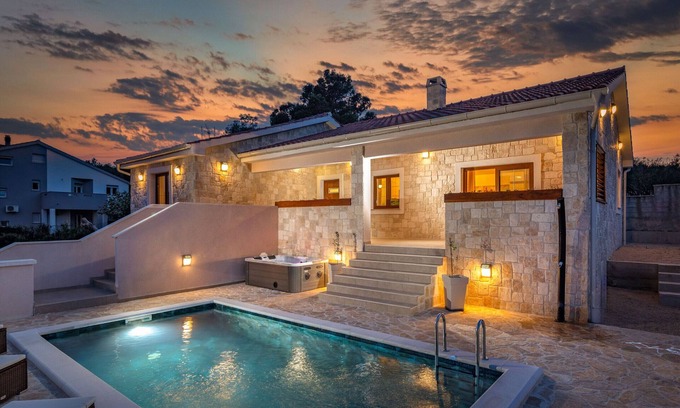 Pridraga Villa | Villa Alora