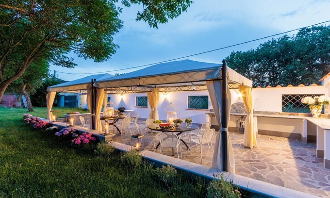 Orentano Villa | Villa Alpaca 7 bedrooms and a Private Pool in Orentano
