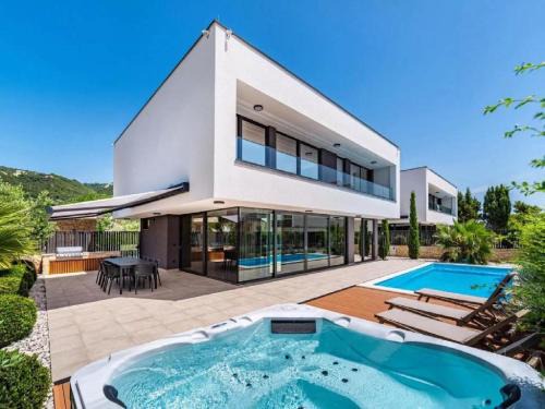Banjol Villa | Villa Alpha & Omega