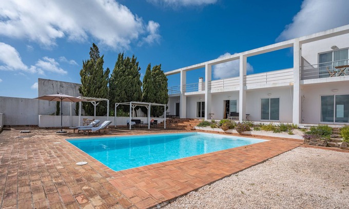Aljezur Villa | Villa 'Alto Da Lua' con vistas al mar, piscina privada y acceso Wi-Fi