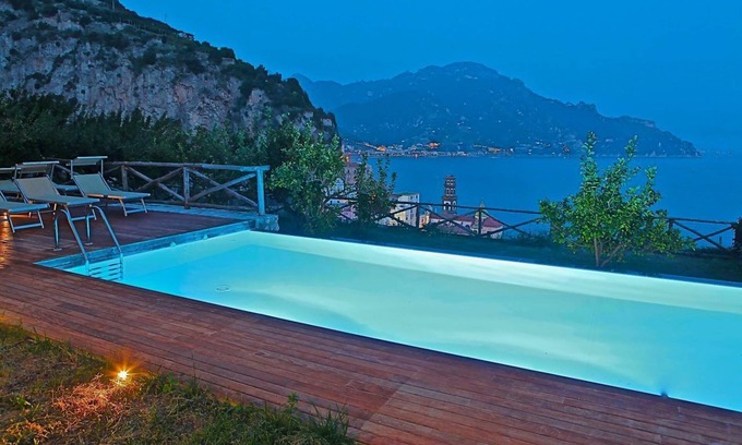 Atrani Villa | VILLA AMALFI - Doce Habitaciones Villa, Capacidad 24
