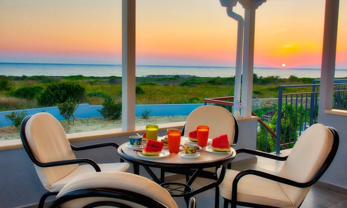 Kounopetra Villa | Villa Amalia - Donde la puesta de sol llena la mente con el más hermoso de los sueños.