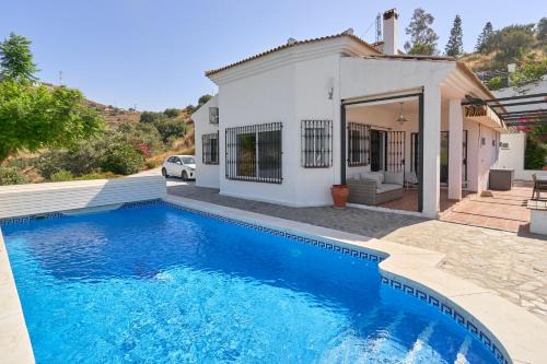 Sayalonga Villa | Villa Amapola