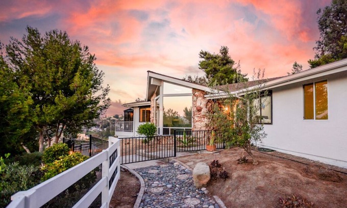 Bonita Casa | Villa Amarone - San Diego - Location, Hilltop View, Hot Tub, Pet friendly