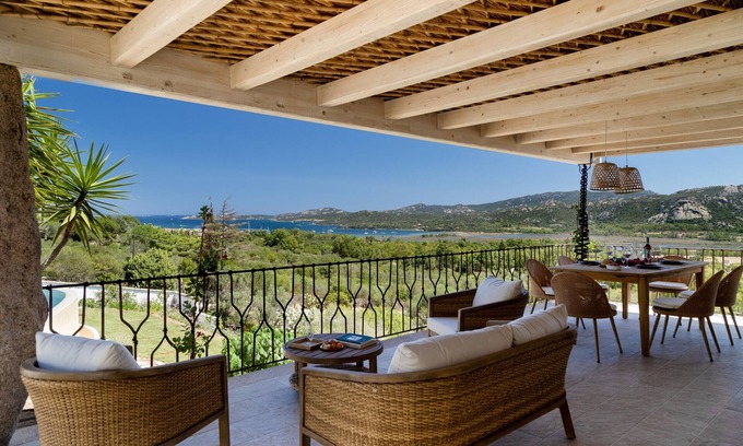 Arzachena Villa | Villa 'Amata' con vistas al mar, Wi-Fi y aire acondicionado