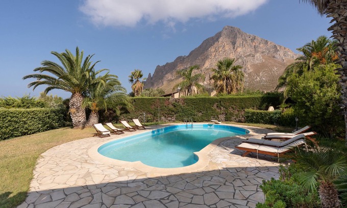 Custonaci Villa | Villa 'Encanto con piscina' con vistas al mar, Wi-Fi y aire acondicionado