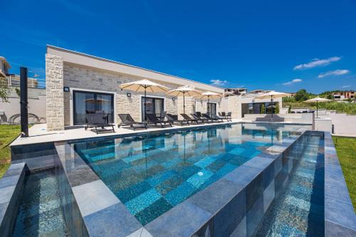 Vizinada Villa | Villa Andrea Double or Twin Rooms with pool, balcony and parking