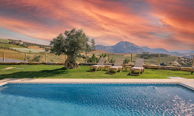 Antequera Villa | Villa Antequera con vistas a la Montaña