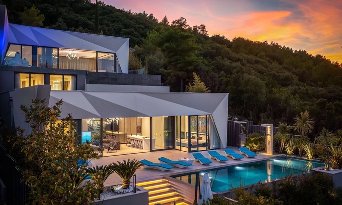 Zrnovo Villa | Villa Aqua Majestic Diamond | Sumptuous 5 Bedroom Villa | Magnificent Adriatic SeaViews | Korcula