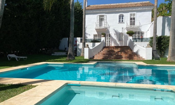 Nueva Milla de Oro Villa | Villa Aqua prívate six suite bedrooms with large pool