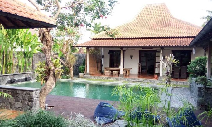 Colomadu Casa | Villa Aquin