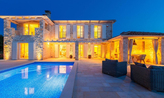 Rakovci Villa | Villa Arabela Nueva villa encantadora con gran piscina en un entorno natural sereno
