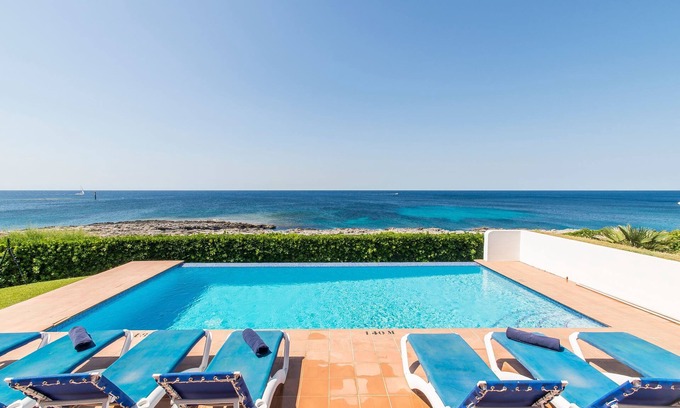 Sant Lluis Villa | Villa 'Arcola' con vistas al mar, Wi-Fi y aire acondicionado