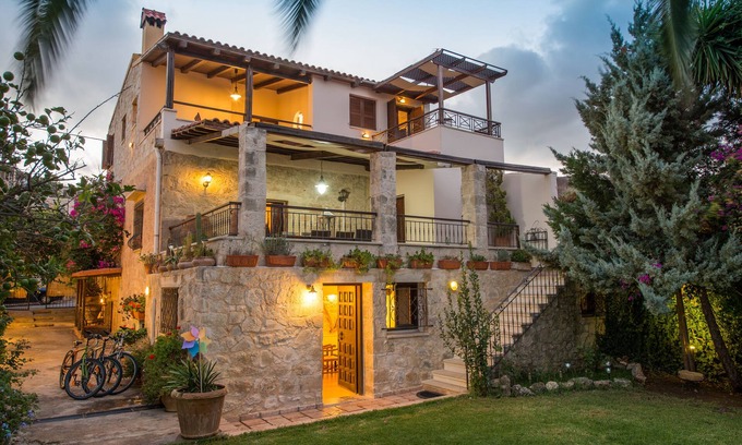 Kaliviani Villa | VILLA ARHONTARIKI LUJO- PRIVACIDAD