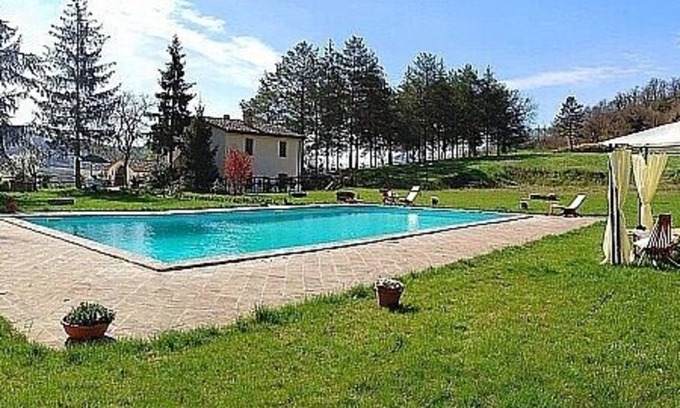 Montone Villa | Villa Aria: una espléndida villa histórica de cuatro pisos rodeada de prados y verdes colinas.