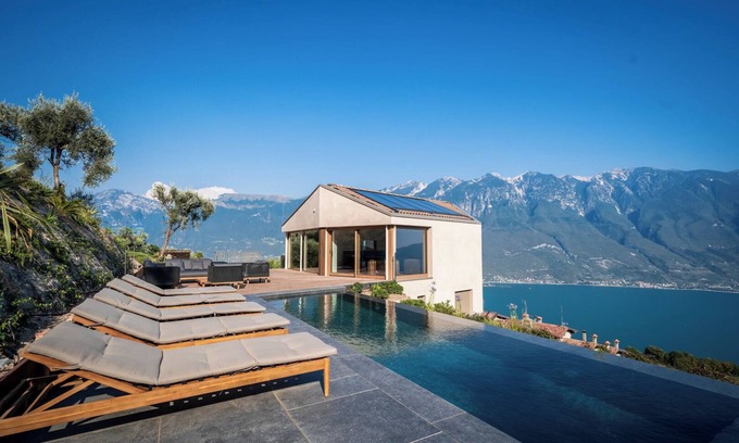 Arias Villa | 'Villa Arias' con vistas al lago, piscina y Wi-Fi