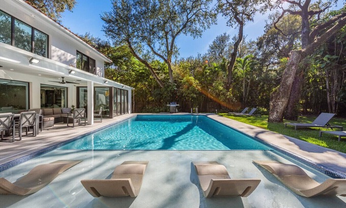 Ojus Casa | Villa Arielle-Modern 1 Acre Villa w/Pool & Gameroom