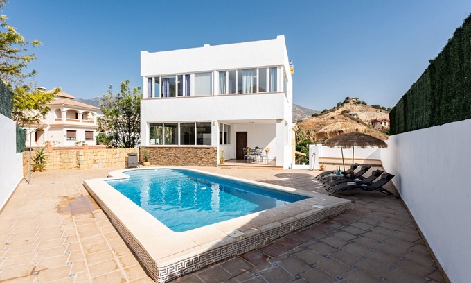 Torrequebrada Villa | Villa 'Asuncion Benalmadena Costa' con vistas a la montaña, Wi-Fi y aire acondicionado