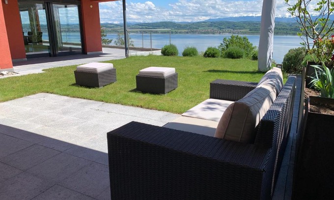 Bellerive Villa | Villa au bord du lac de Morat avec vue imprenable