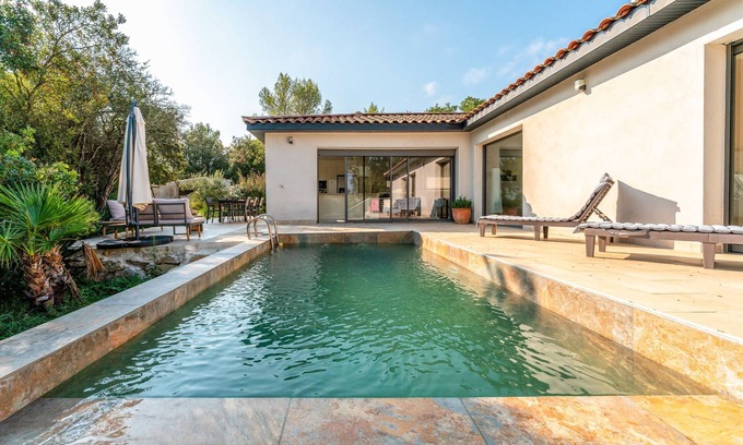 Russan Apartamento | Villa 'Au Bord Du Gardon' con vistas a la montaña, Wi-Fi y aire acondicionado