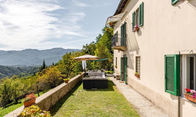 Mologno Villa | Villa Australis