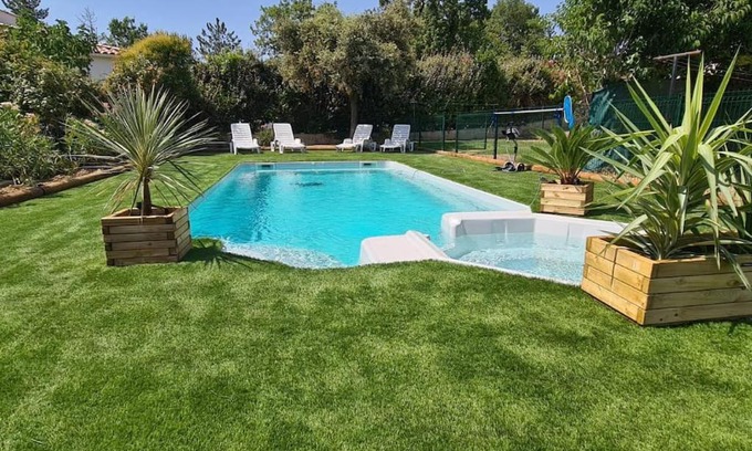 Monteils Casa | Villa avec piscine et jacuzzi proche d'uzes