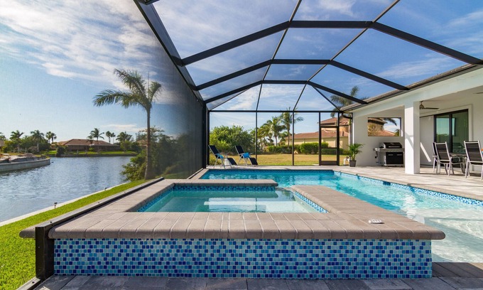 Pelican Villa | Nuevo 2017: VILLA AVIVA, gran terraza orientada al sur con spa / piscina climatizada, directamente en el canal