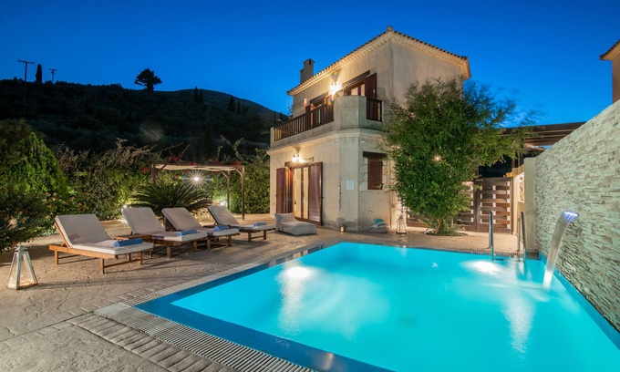 Romirion Casa | Villa Azzurra en Compartido con piscina y vista increíble al mar y Village'sMountain