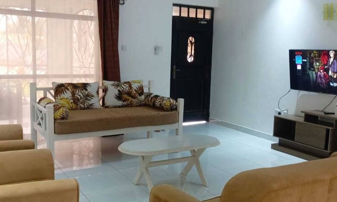 Ukunda Apartamento | Villa Becky -Luxury 3 Bedroom with AC Penthouse in Diani Beach