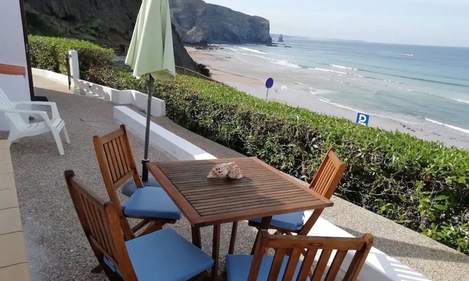 Aljezur Villa | Villa "Bela Vista" cerca de la playa con terraza privada y Wi-Fi
