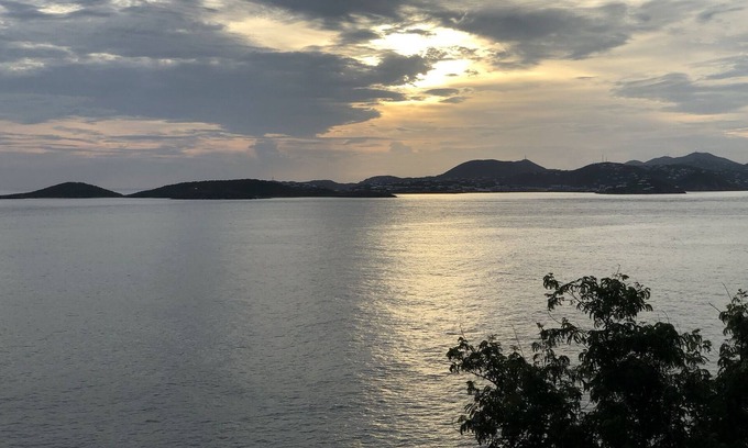 Great Cruz Bay Apartamento | Villa Belvedere Oceanfront Suite A with a secluded pool and an AMAZING view!