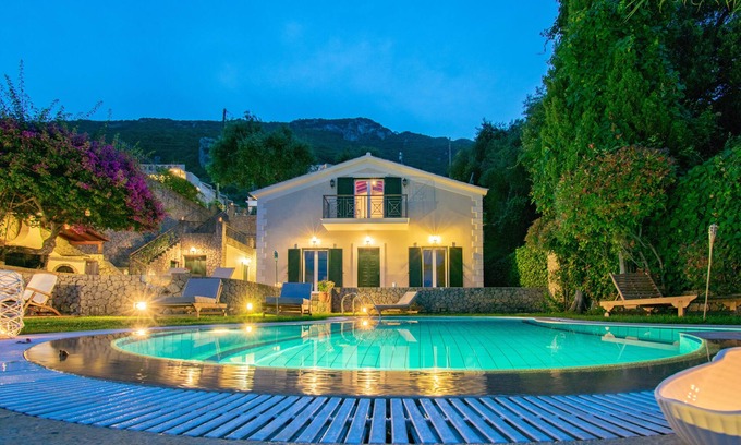 Benitses Villa | Beachfront Villa Benele, Corfu Grecia
