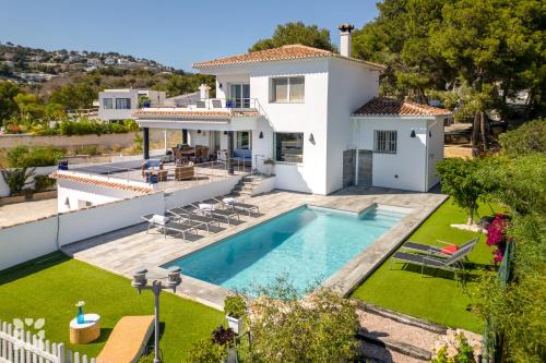 Urbanitzacio la Fustera Villa | Villa Bernia by Abahana Villas