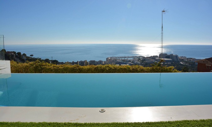 Sitges Villa | Villa Bianca Sitges Alto Diseño/ Vistas al mar espectaculares. Piscina Interior