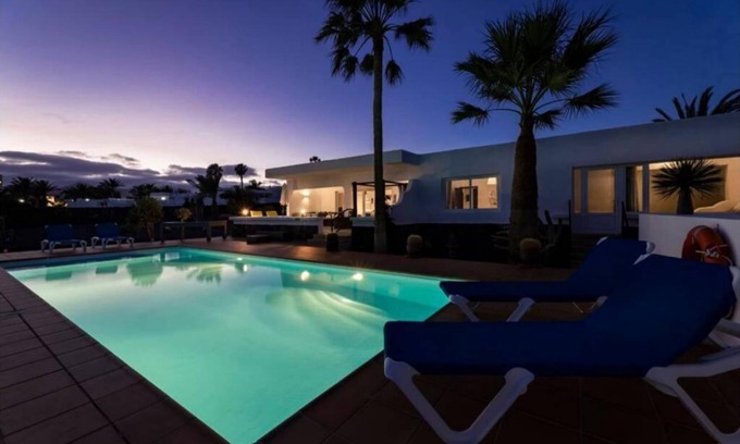 Puerto Calero Villa | Villa Bianca - Sol, lava y mar
