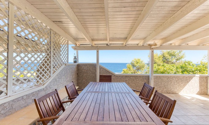 Diso Villa | Villa 'Bissu' con vistas al mar, terraza privada y aire acondicionado