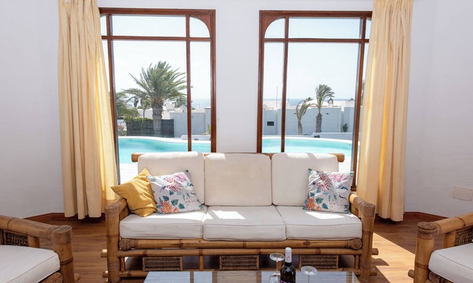 Charco del Palo Apartamento | Villa Blanca, FKK Apartment Nr. 1 in Charco del Palo mit Schwimmbad, Meernähe