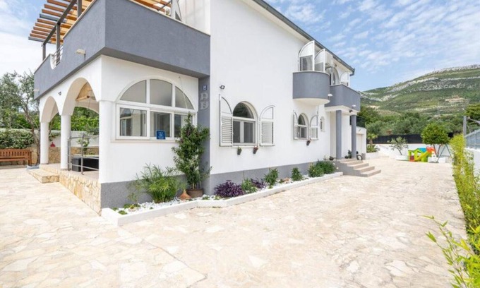 Rudine Casa | Villa Bliss Kastela - Holiday Home Villa