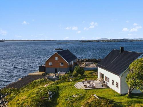 Bostad Casa | Villa Borgvåg - A unique Seafront Villa in the heart of Lofoten