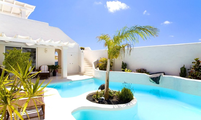 Geafond Villa | Chalet cerca de la playa, con piscina climatizada y jacuzzi exterior.