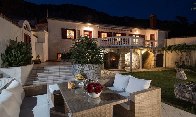 Bribir Casa | Villa "Bribir", hermosa villa con piscina, jardín, barbacoa y conexión Wi-Fi gratuita