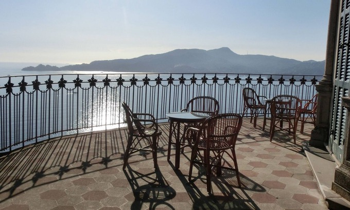 Zoagli Villa | Villa construida en 1888 con impresionantes vistas al mar y jardín, techos con frescos.