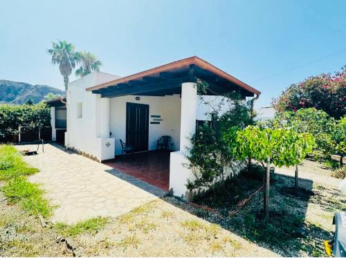 Vulcano Porto Casa | Villa by the Vulcano - 70mq plus large garden and patio