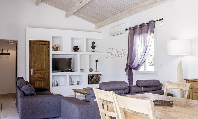 Saint-Maurice-dʼArdeche Villa | Villa-Básico-Baño con bañera-Vista a la Piscina