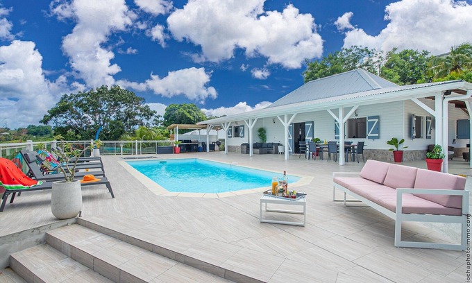 Le Vauclin Casa | Villa Cacyli: private heated pool and Jacuzzi, view of Baie des Mulets
