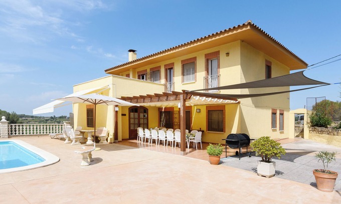Castellet i la Gornal Villa | Villa "Cal Vimon" con piscina privada, terrazas privadas y Wi-Fi