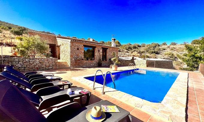 Benissa Villa | CALIMA- Acogedora casa de campo en Benissa (partida Pinos) con piscina privada.