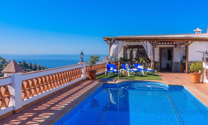 Almuñécar Villa | Villa Camarón Almuñécar by Ruralidays