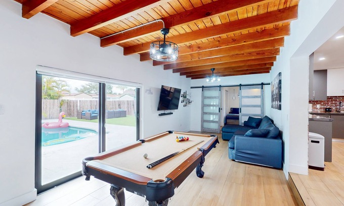 Hollywood Hills Casa | Villa Camila 5BR Luxury Home with Pool